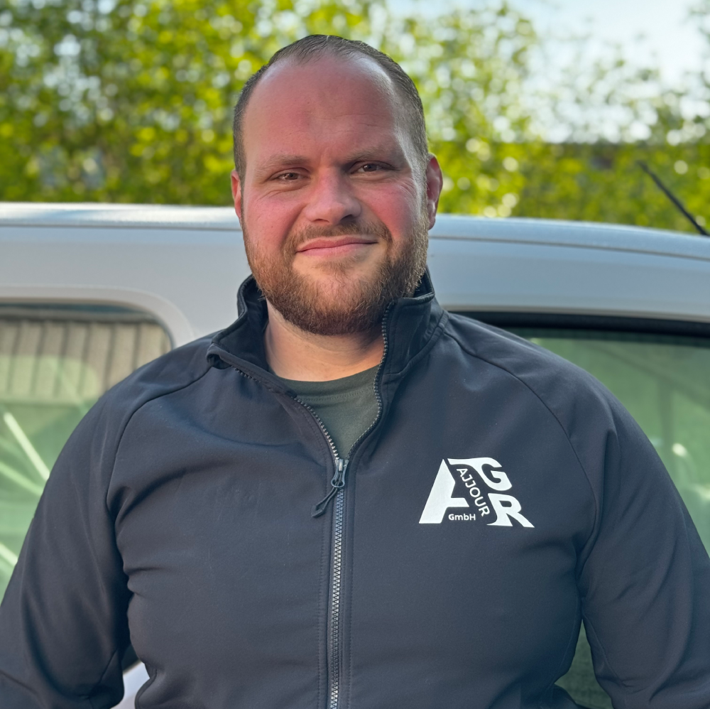 Marcel Hermann ist Objektleiter für Unterhaltsreinigung bei der Ajjour Glas- und Gebäudereinigung GmbH